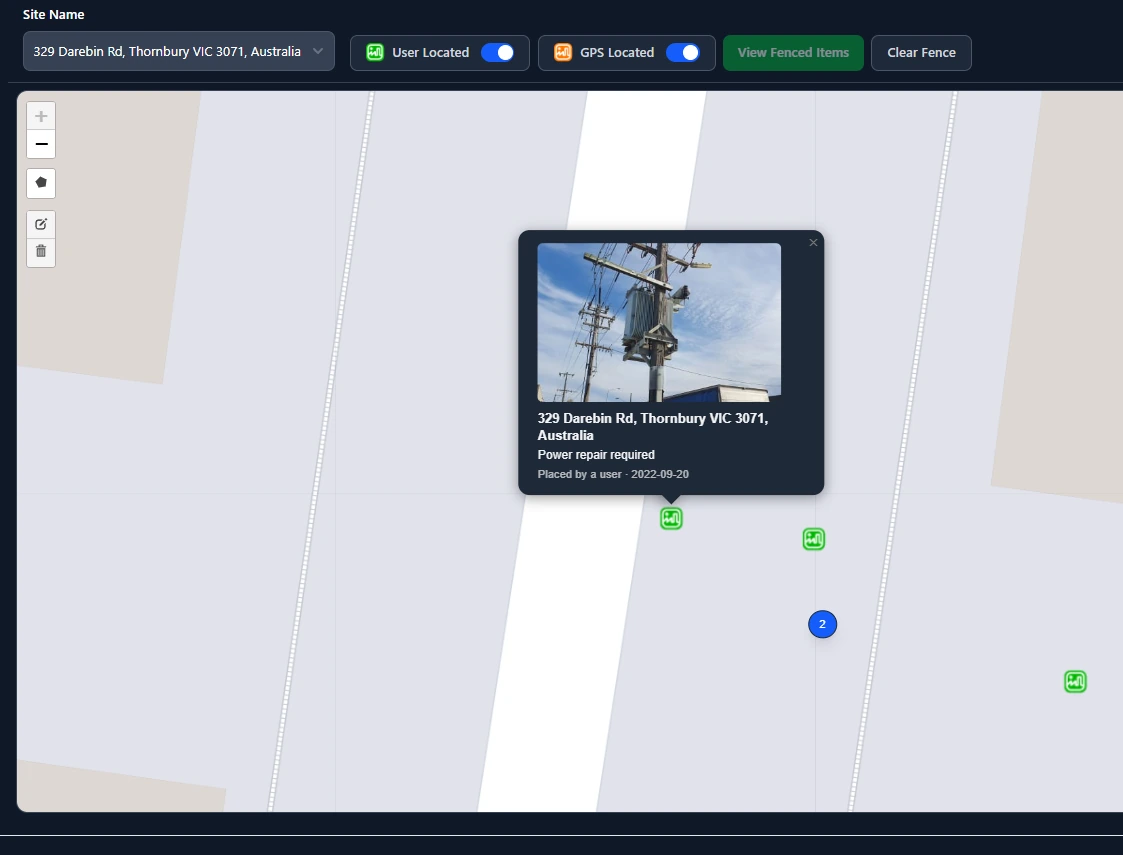 Searching photos on the street map, with a site picker, user and GPS located toggles, a geofence and a photo pin.